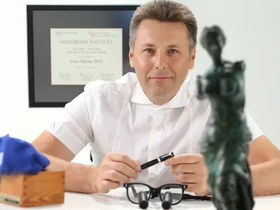 Profesor Uroš Ahčan