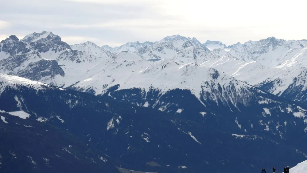 People enjoy a day on Mount Hafelekar near Innsbruck, Austria, December 28, 2023. REUTERS/Leonhard Foeger   TPX IMAGES OF THE DAY