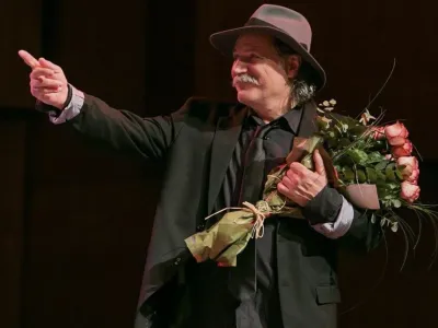 Koncert Radeta Šerbedžije je namesto v dvorani na Baču potekal v mestnem parku pred okoli tisoč meščani. Foto: Arhiv Dnevnika