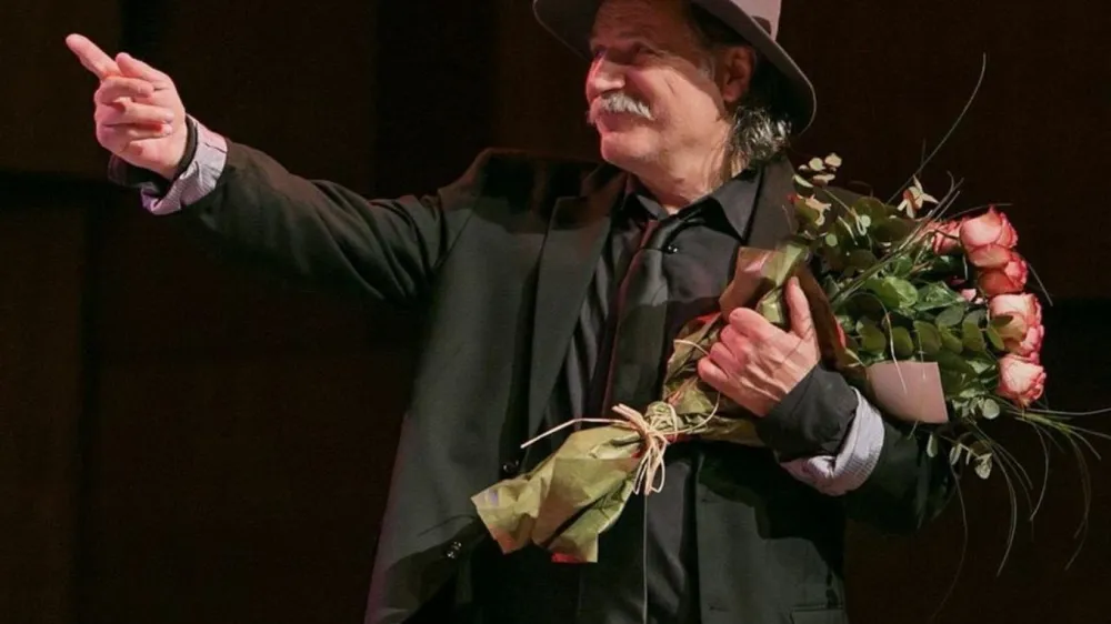 Koncert Radeta Šerbedžije je namesto v dvorani na Baču potekal v mestnem parku pred okoli tisoč meščani. Foto: Arhiv Dnevnika