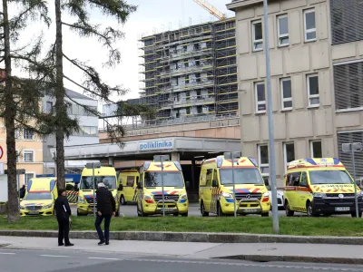 - reševalna vozila – rešilci -- 18.04.2023 - UKC – Poliklinika, Njegoševa cesta 4 v Ljubljani //FOTO: Tomaž Skale