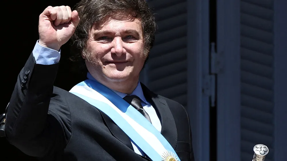 Argentina's President Javier Milei gestures to supporters from the Casa Rosada balcony, after his swearing-in ceremony, in Buenos Aires, Argentina December 10, 2023. REUTERS/Agustin Marcarian   TPX IMAGES OF THE DAY