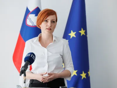 Ljubljana, Ministrstvo za kulturo.<br>Novinarska konferenca s predstavitvijo udelezbe Slovenskega paviljona na letosnji mednarodni beneski razstavi arhitekture La Biennale di Venezia<br>Ministrica za kulturo Asta Vrecko.