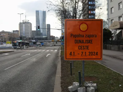 02.01.2024. -Obvestilo o popolni zapori Dunajske ceste zaradi prenove železni&scaron;kega nadvoza.//FOTO: Bojan Velikonja