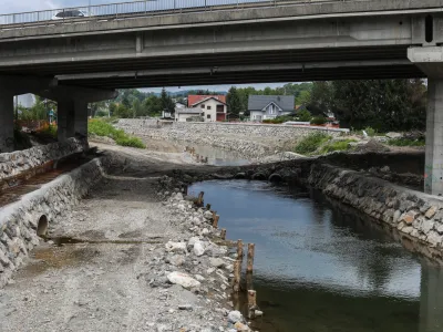 - 09.05.2023 – Gradbišče širitve protipoplavne zaščite za južni del Ljubljane na Malem Grabnu na Dolgem mostu. Mali Graben //FOTO: Bojan Velikonja