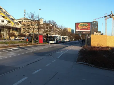 Prazna Vilharjeva cesta.