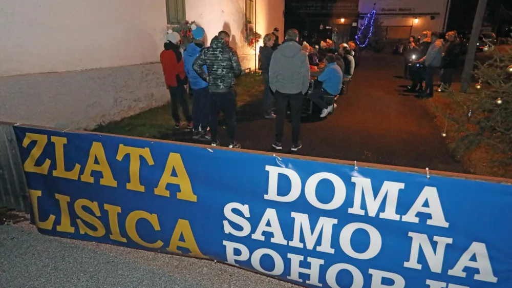 Maribor - Hoče - Zlata Lisica - zbor organizatorjev in pripravljalcev proge v Hočah - Rečnik - - - Avtor: Sašo Bizjak