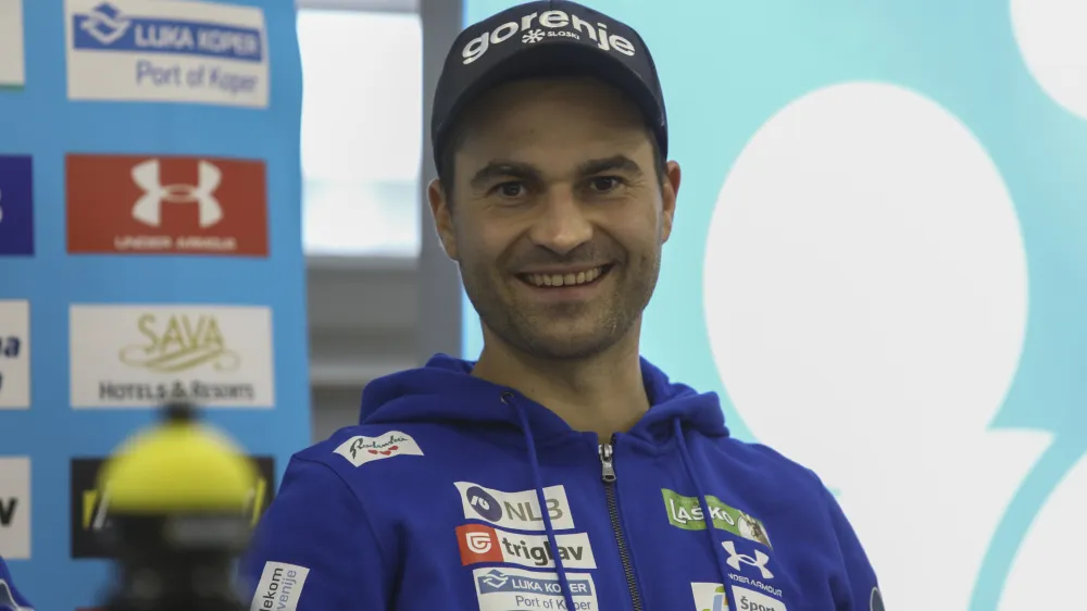 glavni trener moške skakalne reprezentance Robert Hrgota- 16.11.2023 – Smučarska zveza Slovenije (SZS) - moška reprezentanca v smučarskih skokih pred začetkom sezone svetovnega pokala //FOTO: Luka Cjuha