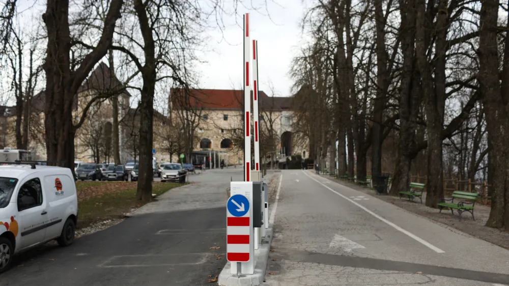 Vozniki bodo za prvo in drugo uro parkiranja morali odšteti po dva evra.