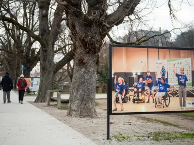 Razstava je na ogled v okviru projekta Vseslovenska akcija ozaveščanja o socialnem vključevanju invalidov.