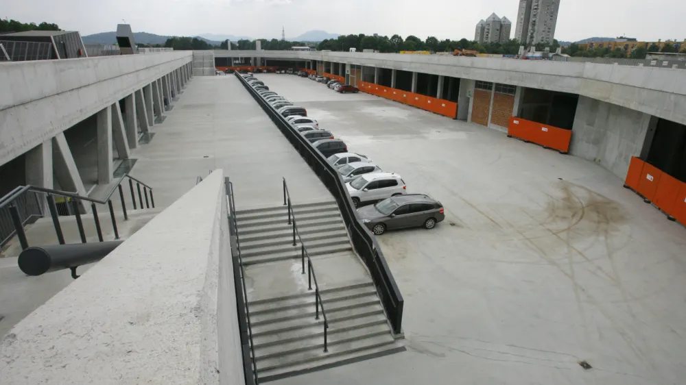 - Nakupovalni center Stožice, predstavitev centra - pripravlli podjetji Grep in Larry Smith Italia; stadion Stožice - kompleks - stavba<br><br><br>/FOTO: Jaka Adamič