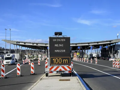 - mejni prehod Obrežje po 31 letih ukinil mejni nadzor - slovensko - hrvaška meja - ukinjen mejni nadzor<br><br>- 1.1.2023 – Vstop Hrvaške v schengensko in evrsko območje.<br><br>//FOTO: Nik Erik Neubauer