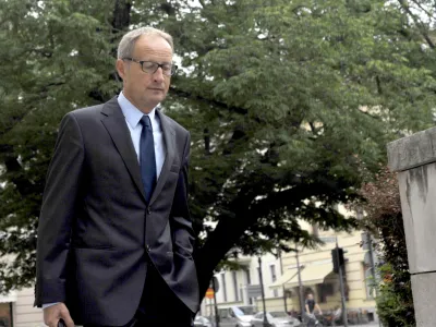 nekdanji predsednik uprave Merkurja Bine Kordež    - sojenje bivšemu vodstvu podjetja Merkur za ponareditev ali uničenje poslovnih listin in za oškodovanje podjetja - obtožbe povezane s preprodajo trgovskega centra na Primskovem, zaradi česar naj bi bil Merkur oškodovan za devet milijonov evrov    //FOTO: Tomaž Zajelšnik