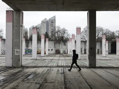 - 08.01.2024 – Center Stožice - nedokončani trgovski del Stožic je Družba Rastoder prodala družbi MG Mind iz Bosne in Hercegovine  //FOTO: Jaka Gasar