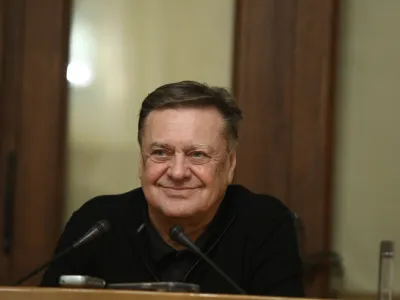 ljubljanski župan Zoran Janković<br><br>- 10.01.2023 - MOL - novinarska konferenca ljubljanskega župana Zorana Jankovića - predstavili nova direktorja Javnega holdinga Ljubljana in javnega podjetja Voka Snaga ter novo vodjo Oddelka za gospodarske dejavnosti in promet<br><br> <br><br>//FOTO: Luka Cjuha