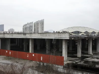 - 08.01.2024 – Center Stožice - nedokončani trgovski del Stožic je Družba Rastoder prodala družbi MG Mind iz Bosne in Hercegovine  //FOTO: Jaka Gasar