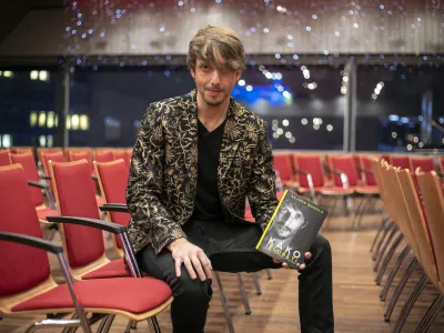 Golobove javnomnenjske bilance so še rešljive, Aljoša Bagola pa ni pravi naslov za pomoč pri tem, so si enotni naši sogovorniki. 