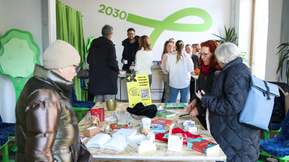 - 10.01.2024 – infotočka Misija 100, Pogačarjev trg 2 - Post-novoletna izmenjevalnica daril - Projekt PSLifestyle Slovenija, //FOTO: Bojan Velikonja