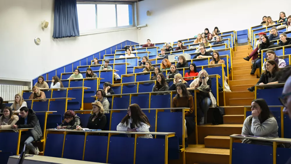 - Filozofska fakulteta UL, Aškerčeva cesta 2 v Ljubljani -- 17.02.2023 - Informativni dnevi 2023 - informativni dan na fakultetah in srednjih šolah za bodoče študente in dijake - izobraževanje - šolstvo - študij - dijaki - študenti - //FOTO: Nik Erik Neubauer