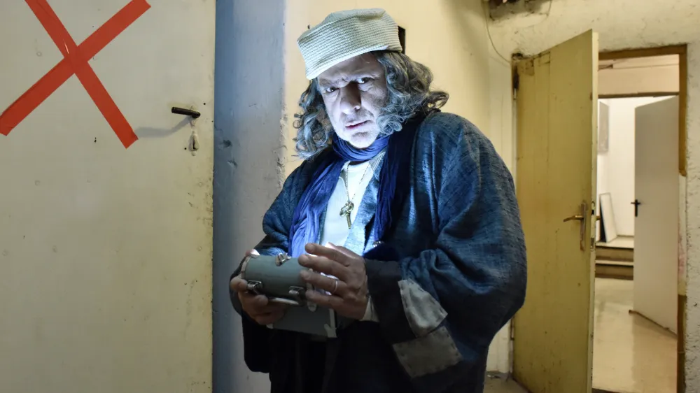 Grabežljivi in skopuški Harpagon bo po stotih letih zopet na odru SNG Drame, obudil pa ga bo igralec Bojan Emeršič. 