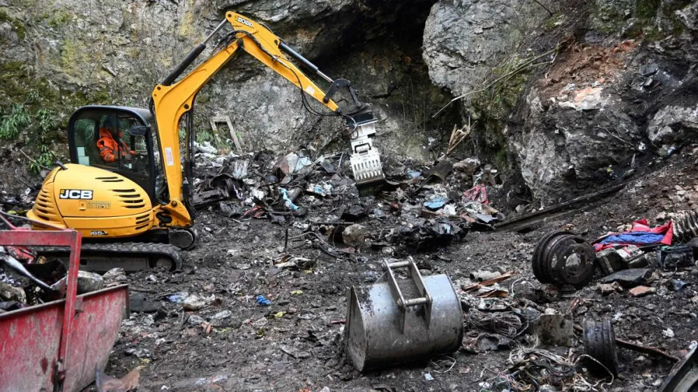 Či&scaron;čenje podzemnih jam, Pivka