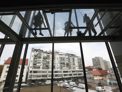 - 14.09.2023 - Kreativno središče Center Rog - javni proizvodni prostor namenjen kulturnemu in kreativnemu delovanju s poudarkom na izdelovanju, uporabnih umetnostih, arhitekturi in oblikovanjuKreativno središče Center Rog - javni proizvodni prostor namenjen kulturnemu in kreativnemu delovanju s poudarkom na izdelovanju, uporabnih umetnostih, arhitekturi in oblikovanju //FOTO: Tomaž Skale