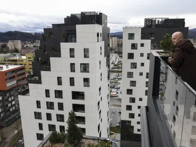 Prvi kupci so že konec lanskega decembra prevzeli ključe kupljenih stanovanj v soseski Kvartet. 