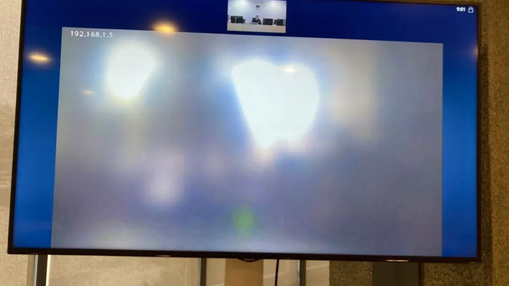 Zaslisanje kronske price tozilstva, skesanca Darka Nevzatovica, je potekalo pod strogimi varnostnimi ukrepi, saj je bila prica zaslisana prek videokonference z zakritim telesom in popacenim glasom...(foto:)