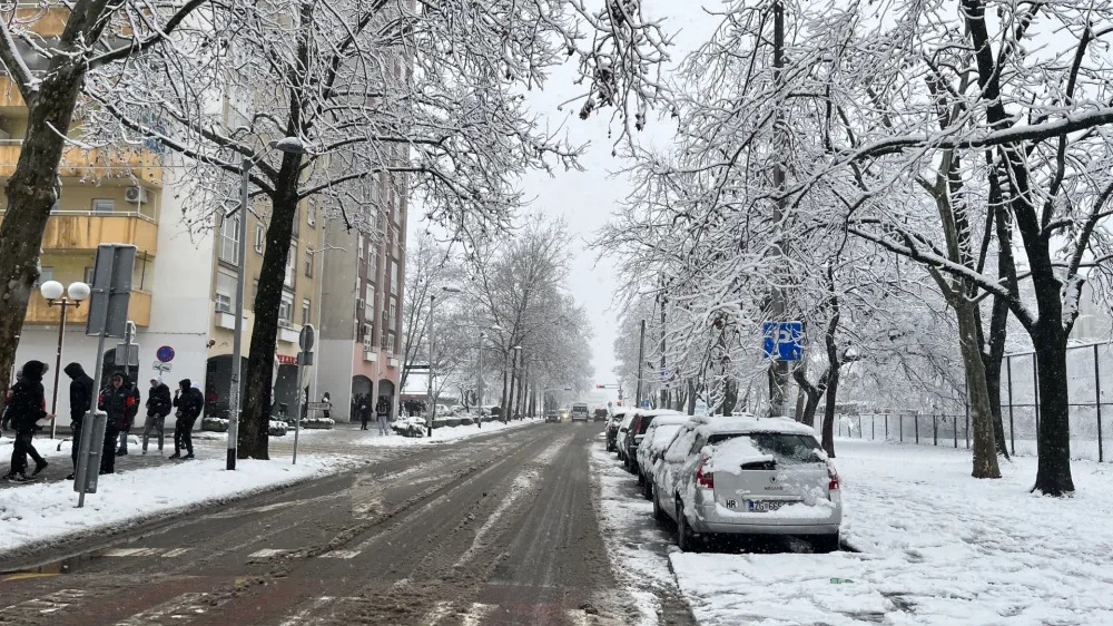 Zagreb.<br>Snezne razmere v hrvaski prestolnici.
