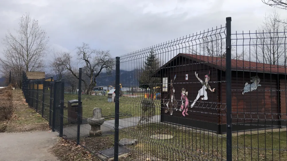 Letos bodo med drugim v celoti uredili park Pr' Čebelc na nekdanjem parkirišču nad železniško postajo Radovljica.