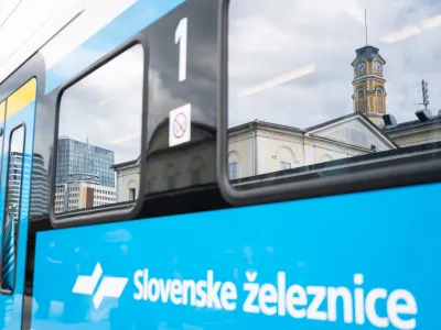 Ljubljana, zelezniska postaja.<br>Podpis pogodbe za nabavo 20 novih potniskih vlakov.