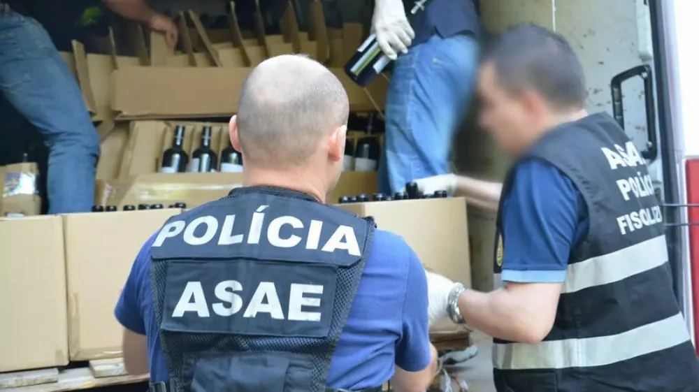 Strokovnjaki ocenjujejo, da je ponarejenih približno pet odstotkov prodanih vin. 