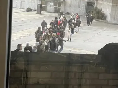 V nedeljo zjutraj se je pred Centralno tehniško knjižnico vila dolga čakalna vrsta. 