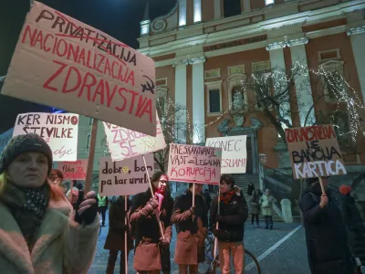  - 09.01.2024 – Prešernov trg - druga opozorilna stavka pacientov v organizaciji Civilne iniciative Glas ljudstva, ki se z zdravniško stavko ne strinja //FOTO: Luka Cjuha