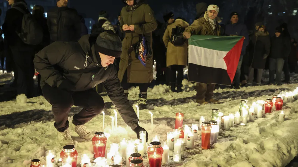 - 22.01.2024 – Trg republike v Ljubljani - protest proti genocidu v Gazi - DOST JE! - Prinesimo svečo za Gazo – prižgali sveče pod zastavami Evropske unije za umrle, ranjene in izginule v Gazi //FOTO: Jaka Gasar