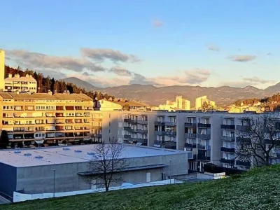 Glede na visoke položnice, ki so jih prejeli za december, se mnogi, ki živijo v blokih, bojijo, kakšni bodo šele zneski za januar. Foto: Mojca Marot