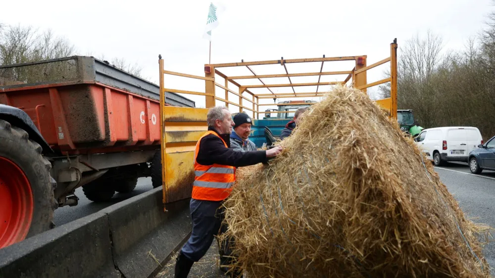 French farmers block the A16 highway with their tractors and hay bales to protest over price pressures, taxes and green regulation, grievances that are shared by farmers across Europe, near Beauvais, France, January 23, 2024. REUTERS/Abdul Saboor