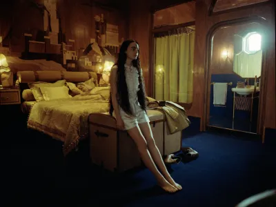 Nesrečna bitja<br>Emma Stone in POOR THINGS. Photo by Yorgos Lanthimos. Courtesy of Searchlight Pictures. © 2023 20th Century Studios All Rights Reserved.