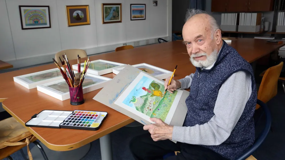 Jože Kovačič redno obiskuje delavnice likovnega snovanja, ki jih vodi mentorica Saša Strnad. 