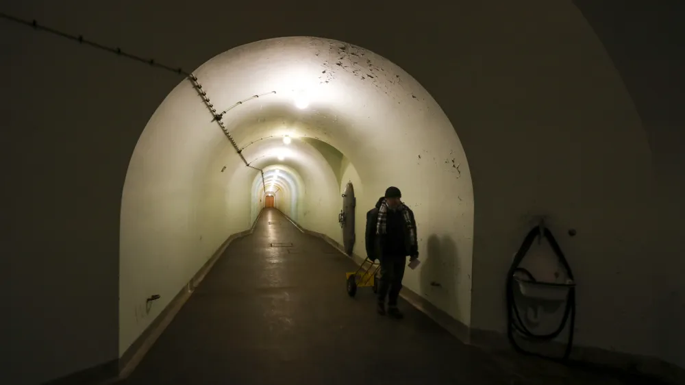 24.01.2024 - Zakloni&scaron;če Gotenica - bunker - Arhiv slovenskih filmov - Kinoteka Gotenica je naselje v občini Kočevje, v njem je do osamosvojitve delovalo najbolj varovano voja&scaron;ko območje in podzemsko zakloni&scaron;če v Sloveniji.FOTO: Luka Cjuha