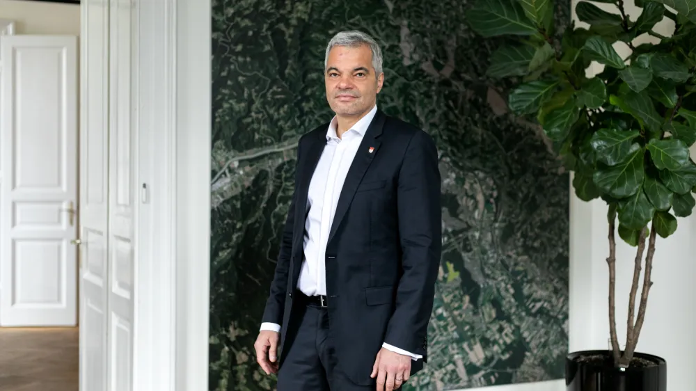 - 04.03.2020 - Sa&scaron;a Arsenovič, podjetnik, politik in pravnik &ndash; župan Mestne občine Maribor od 19. decembra 2018 //FOTO: Matjaž Ru&scaron;tOPOMBA: INTERVJU ZA OBJEKTIV 2020