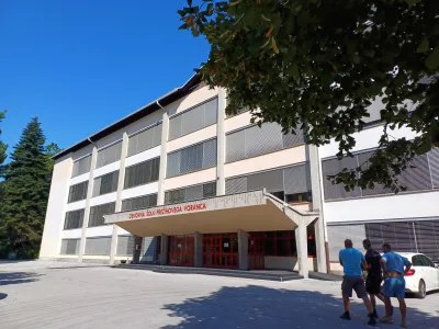 Sprva načrtovan shod jeseniških protestnikov od osnovne šole Prežihovega Voranca (na fotografiji) do jeseniškega sodišča naj bi prerasel v vseslovenski shod. Kdaj bo ta, še ni znano.