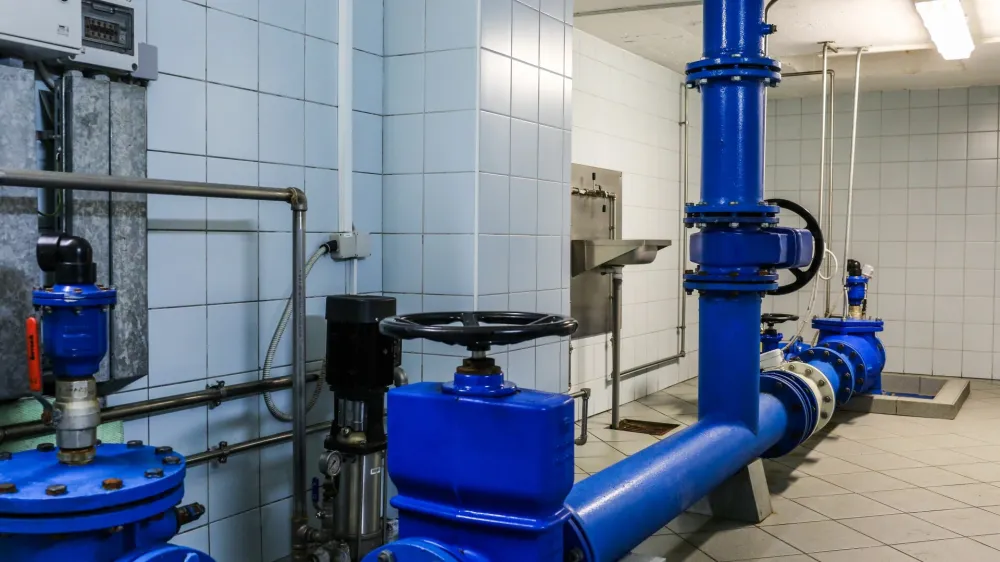 - 23.04.2019 -Vodarna kle?e, ?rpali??e pitne vose za Ljubljano <br> <br>//FOTO: Bojan Velikonja