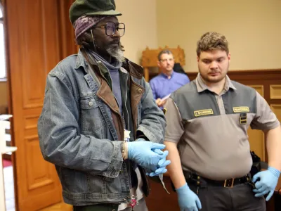 Obtoženi Coco Filip Faragala vztrajno zanika krivdo, čeprav se je njegov alibi že izkazal za neresničnega. 