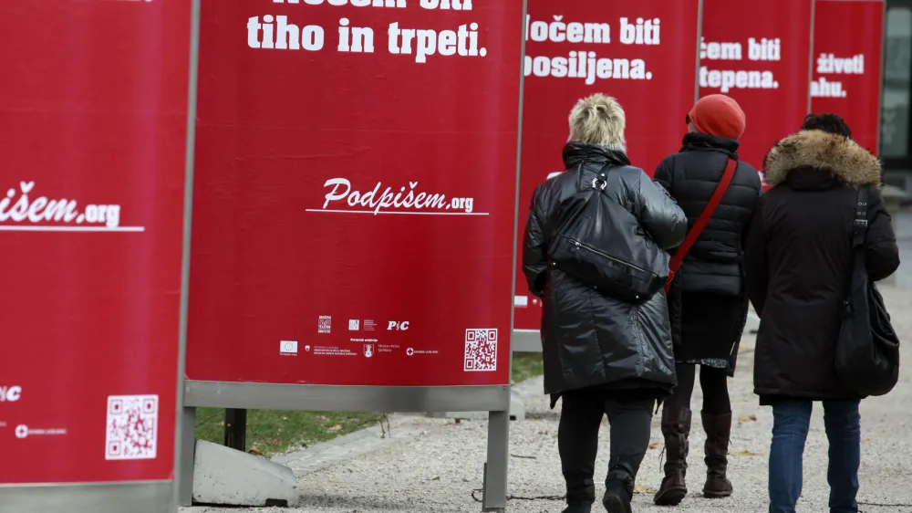 ﻿- simbolična fotografija - nasilje v družini - nasilje nad ženskami - ženske <br><br><br><br>- 25.11.2013 v parku Zvezda - Mednarodni dan proti nasilju nad ženskami - prireditev v podporo ratifikaciji konvencije Sveta Evrope proti nasilju nad ženskami in nasilju v družini.. //FOTO: Luka Cjuha