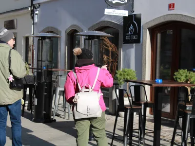 Čeprav so nekateri napovedovali, da v starem delu Kranja ni ljudi, je picerija Nando dobro obiskana.