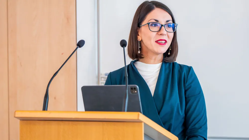 Ljubljana, Fakulteta za elektrotehniko.<br>Druga slovenska konferenca o cipih in polprevodnikih SLO-chip 2024.<br>Ministrica za digitalno preobrazbo Emilija Stojmenova Duh.<br>Foto: arhiv Fakultete za elektrotehniko Univerze v Ljubljani