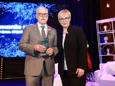 Branku Francu Selaku je nagrado na januarskem srečanju Združenja Manager izročila predsednica republike Nataša Pirc Musar. F Borut Cvetko/Združenje Manager