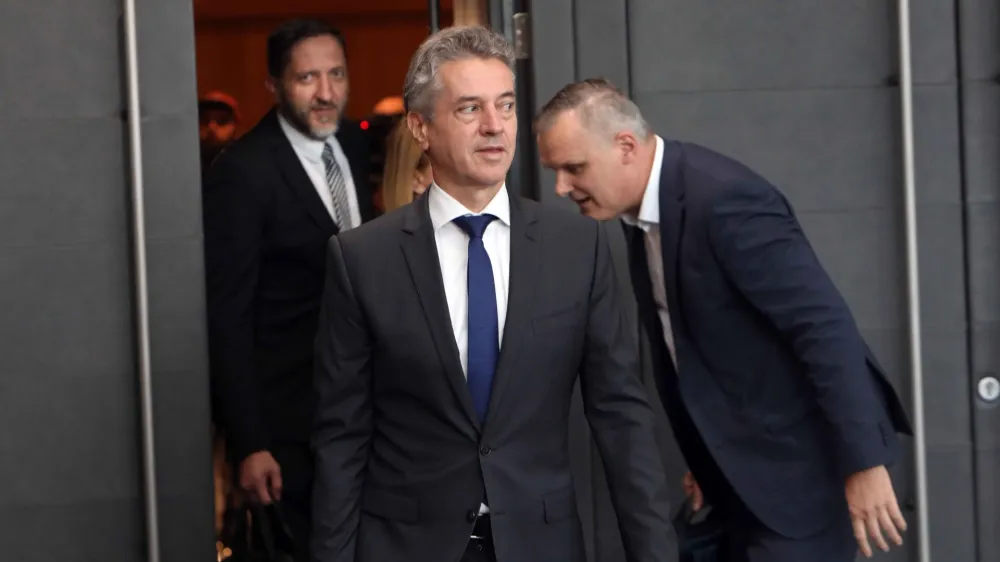 Robert Golob si je lastno varovanje omislil po zamisli svojega neformalnega svetovalca Milo&scaron;a Njegoslava Milovića.
&nbsp;