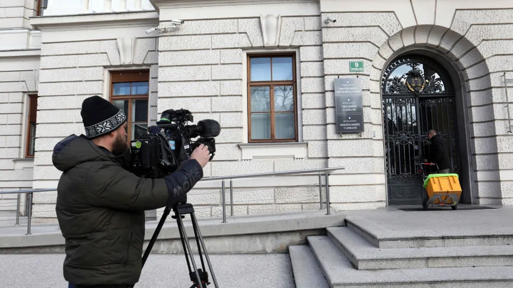 - protestni shod sodnikov -- 04.01.2024 – protest sodnikov - sodniki in tožilci za eno uro prekinili delo in s protestnimi shodi izrazili nestrinjanje z nespoštovanjem ustavne odločbe glede sodniških plač. //FOTO: Tomaž Skale